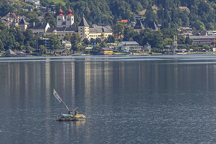 141 Meter tief ist der Millstätter See. Der tiefste See Kärntens ist zugleich mit 1228 Millionen Kubikmeter Wasser der wasserreichste See des Landes. Er zählt, ebenso wie Ossiacher See und Wörthersee, zu den großen Kärntner Talseen, die am Ende der letzten Eiszeit vor etwa 10.000 Jahren entstanden sind.