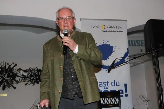 Grußworte & Geschenke gab es von Bürgermeister Karl Lessjak.