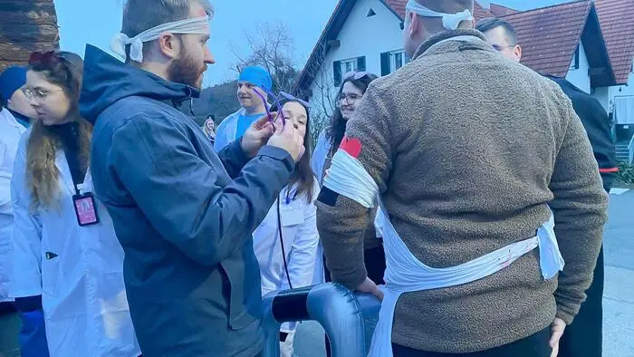 Mit viel Kreativität und einer großen Portion Humor veranstaltete die Ortsjugend Unterlungitz am 14. Februar 2026 ihren traditionellen Faschingsumzug, der heuer unter dem originellen Motto „Krankenhaus“ stand.