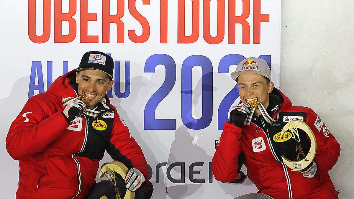 Lukas Greiderer und Johannes Lamparter (von links) haben am Samstag Gold im Teamsprint gewonnen