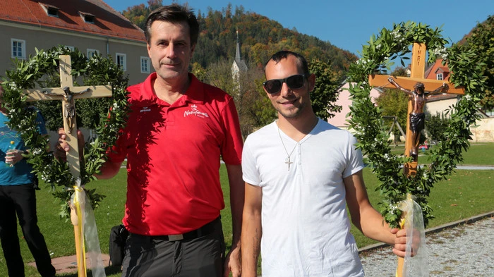 19 Pilgergruppen und rund 350 Menschen pilgerten am Samstag mit Reinhold Waldhaus von den Naturfreunden Bärnbach aus allen Gemeinden der Region auf der Fuß-Sternwallfahrt nach Maria Lankowitz. Generalvikar Erich Linhart leitete den Gottesdienst.