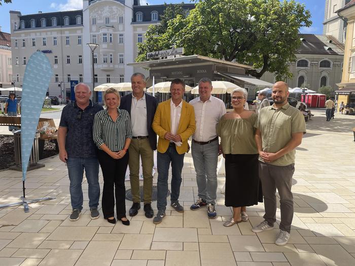 Am Donnerstag, rechtzeitig zum Beginn des Altstadtzaubers, wurde der neu gestaltete Heuplatz der Öffentlichkeit übergeben