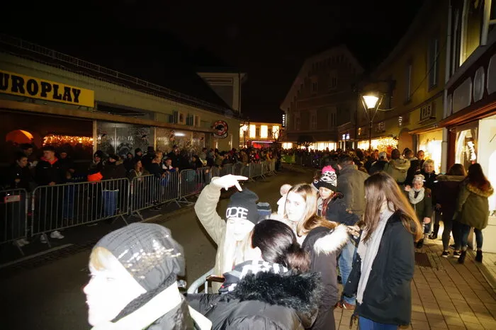 Tausende Besucherinnen und Besucher kamen, um den Perchtenlauf mitzuerleben.