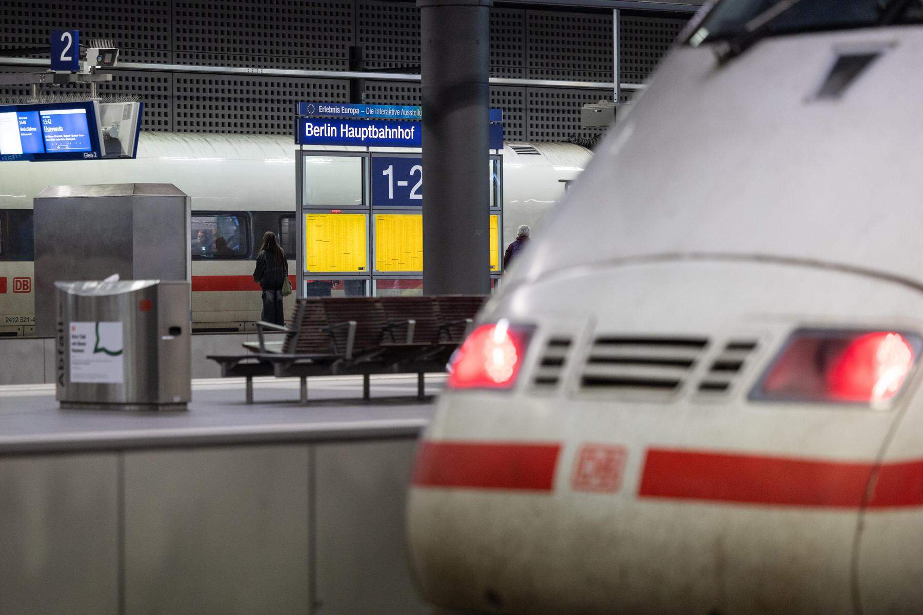 Streiks bei Deutscher Bahn : ÖBB empfehlen, Reisen nach Deutschland zu verschieben