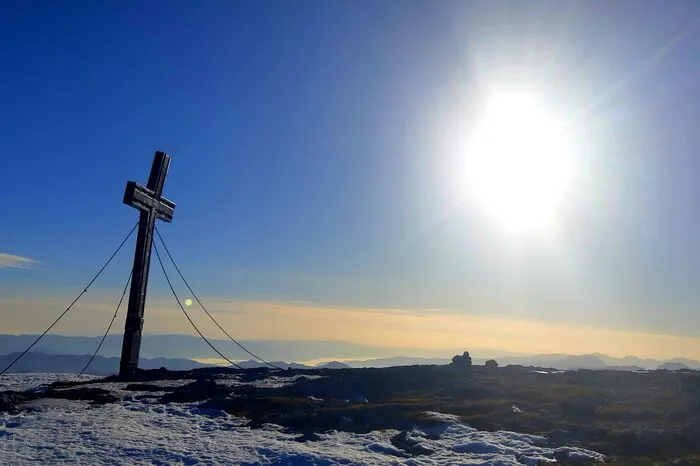 Spätherbst-Nachmittagsstimmung am Gipfel des Hochschwabs. Fotografiert von Herbert Tanner aus Fohnsdorf.