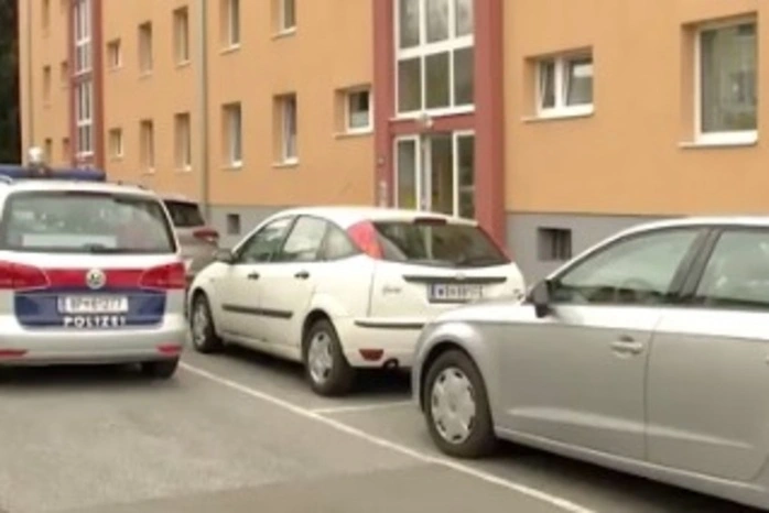 Der 40-jährige Mann verletzte den 37-Jährigen mit einem Messer am Oberschenkel schwer. Mehr dazu.  