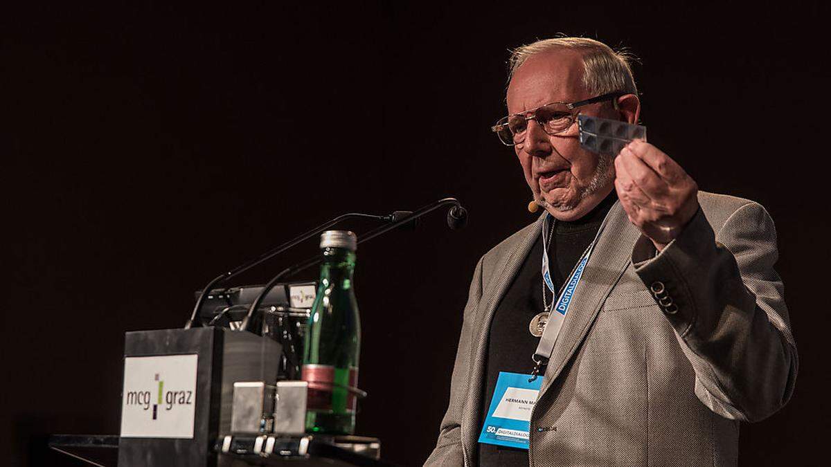 Hermann Maurer kämpft für das &quot;Austria-Forum&quot;. Der Grazer Internet-Guru hier bei einem seiner legendären Vorträge