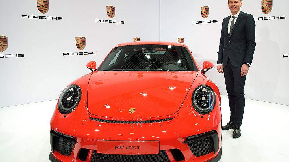 Porsche-Boss Oliver Blume mit dem 911er 