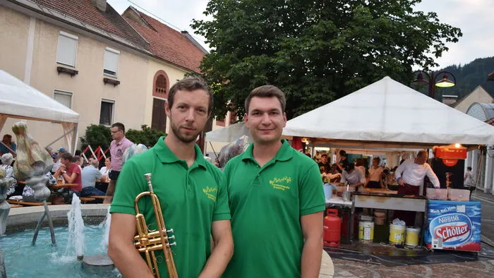 Am Donnerstag gab es Livemusik mit "Gerhard", danach spielte die "Brass Band Lavanttal" der Musikschule Oberes Lavanttal auf und zum Ausklang gab es noch Tanz- und Stimmungsmusik von DJ "Van Hirschi".