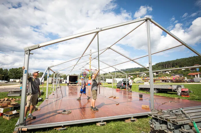 ... – auf dem Bleiburger Wiesenmarktgelände ist es schon spürbar: Bald ist wieder Wiesenmarkt!