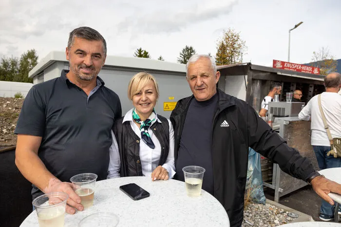 Auch Multiunternehmer Miki Aleksic war zu Gast und sorgte mit seinen knusprigen Hendln für die kulinarische Verpflegung.