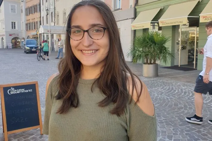 Katharina Koller (19) aus St. Veit:"Als aktives Landjugendmitglied bedauere ich die Absage natürlich sehr. Wir haben jedes Jahr bei der Wiesn aufgetanzt, das war ein Höhepunkt in unserem Landjugendjahr. Ein Ersatzfest wäre daher natürlich begrüßenswert."