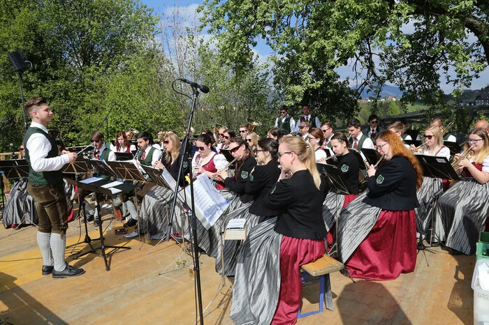 Die Musikkapelle Heimatklang Puch eröffnete den musikalischen Reigen.