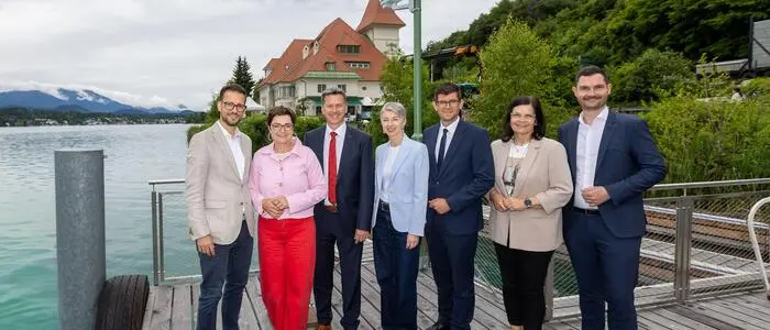 Die Kärntner Landesregierung: Schuschnig, Prettner, Fellner, Schaunig, Gruber, Lagger-Pöllinger, Reichmann (von links)