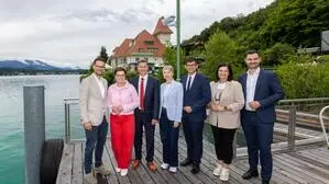 Die Kärntner Landesregierung: Schuschnig, Prettner, Fellner, Schaunig, Gruber, Lagger-Pöllinger, Reichmann (von links)