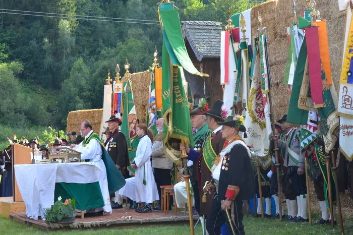 Feldmesse zelebriert von Pfarrer Ferdinand Pittl