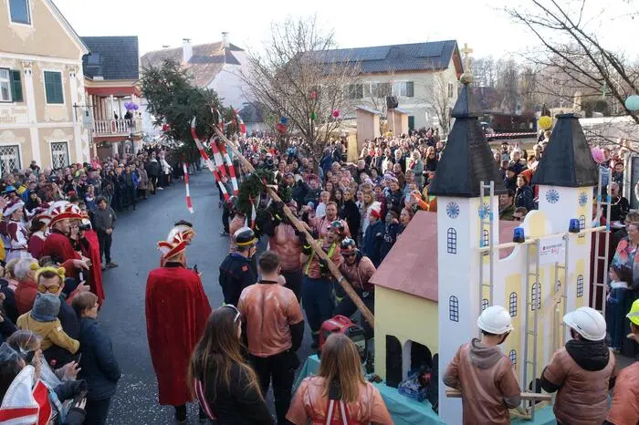 Insgesamt 21 Beiträge waren Teil des Faschingsumzuges.
