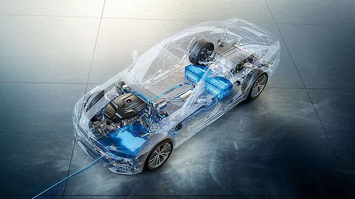 Der BMW 530e kann induktiv laden