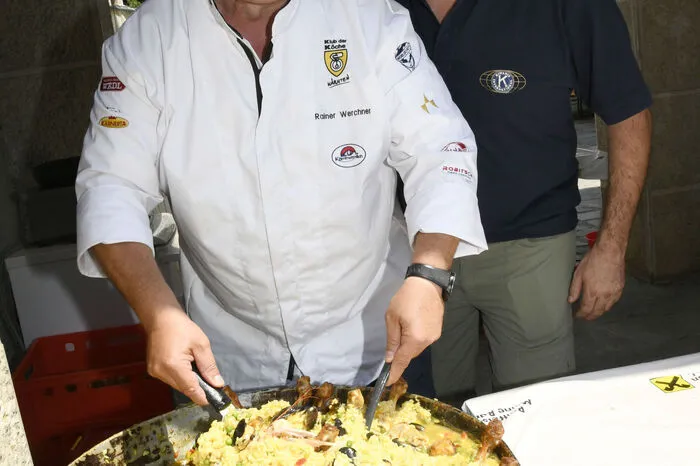 Der Kiwanis Club Gmünd verwöhnte die vielen Gäste mit kühlen Getränken und Imbissen. Der Hit: Die spanische Paella, in wenigen Minuten ausverkauft.