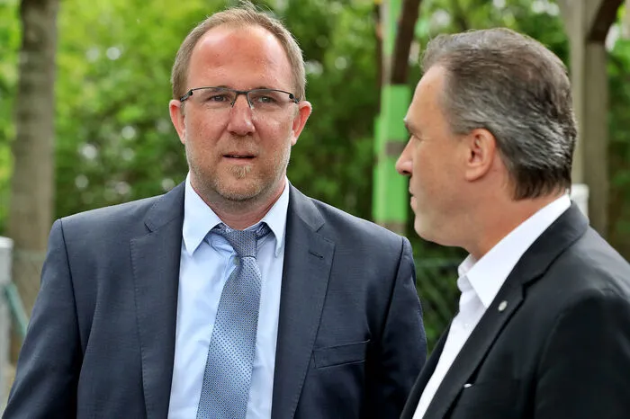 Jauk mit Geschäftsführer Sport Günter Kreissl.