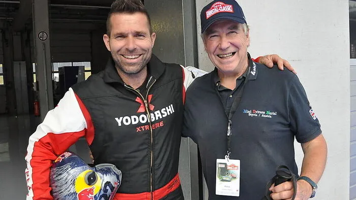 Hannes Arch (l.), hier mit Leser-Reporter Richard Pflanzl, wertet die Rotordays in Turnau auf
