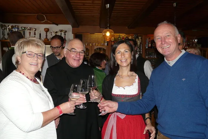 Vizebürgermeister Peter Ring (rechts) strahlt ebenfalls über die gelungene WeinoThek.