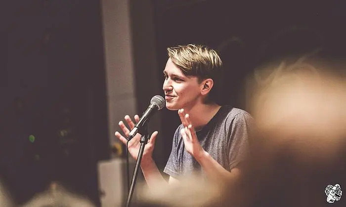 Yannick Steinkellner steht seit viereinhalb Jahren als „Slam Poet“ auf der Bühne