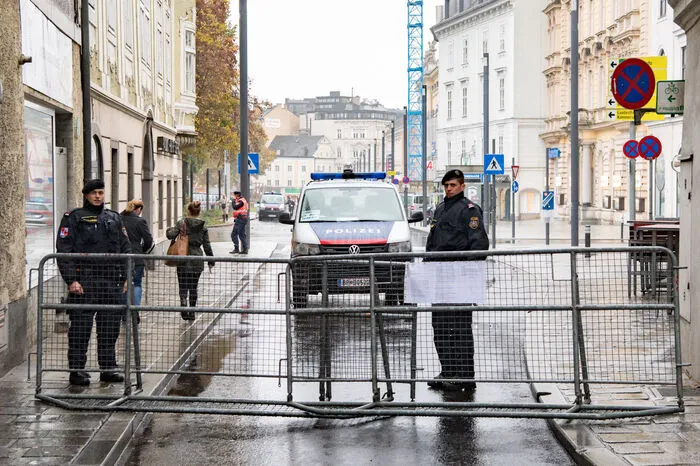 Die Lage machte noch einen entspannten Eindruck. Es war zu erwarten, dass sich das bis zum Beginn einer Gegendemonstration um 14 Uhr ändert.