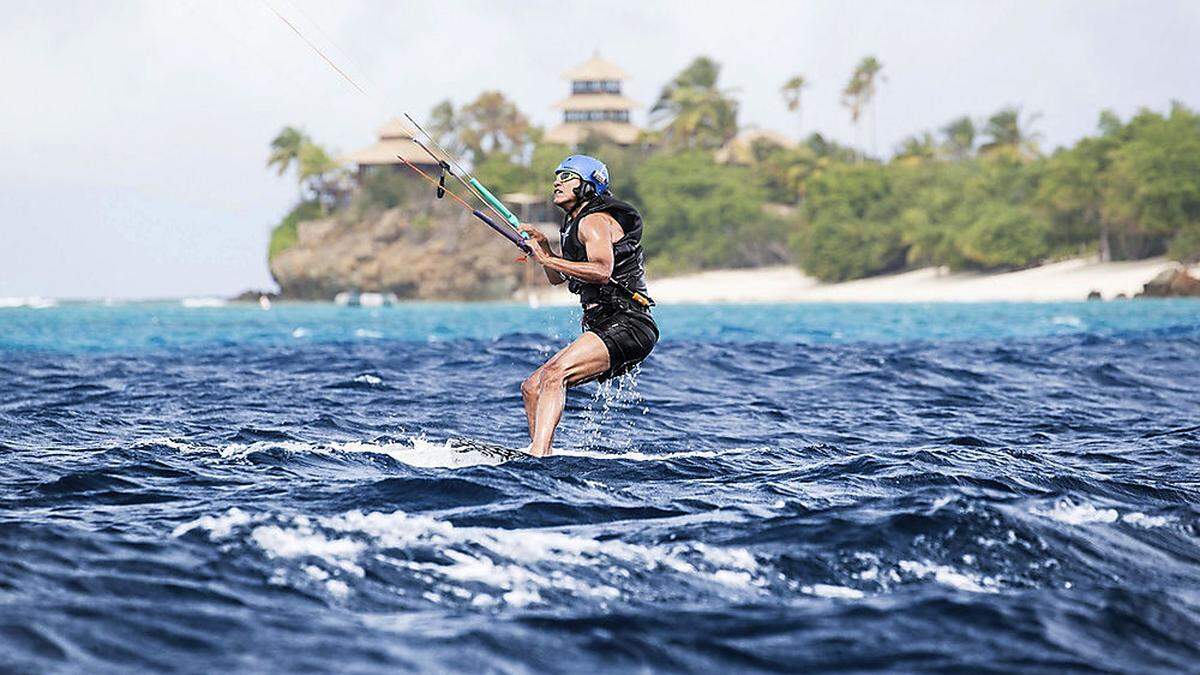 Während seiner Amtszeit konnte Obama aus Sicherheitsgründen nicht surfen  - das holt er nun nach 