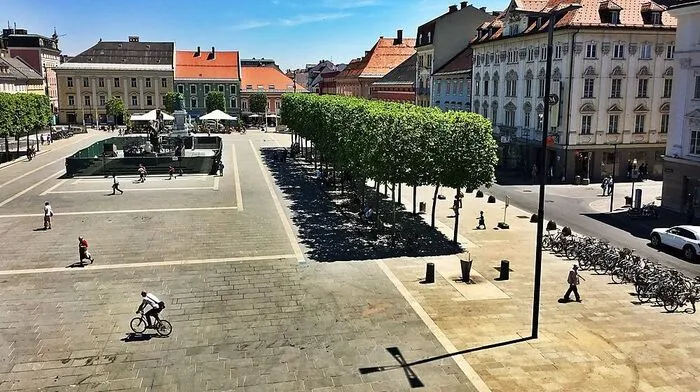 Der Neue Platz soll im Herbst endgültig zu einer verkehrsberuhigten Zone werden. Für Pkw herrscht dann Tempo 20