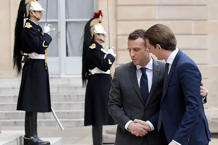 Präsident Emmanuel Macron bedankte sich bei Kanzler Sebastian Kurz dafür, dass er Frankreich als Ziel für seine erste Auslandsreise gewählt hat. "Das ist ein starkes Zeichen und ein klares Committment."