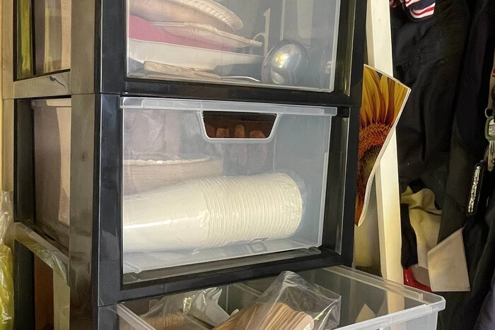 Stauraum ist alles - die Hütten werden mit allen notwendigen Accessoires ausgestattet, die man für den perfekten Sommer am See braucht.