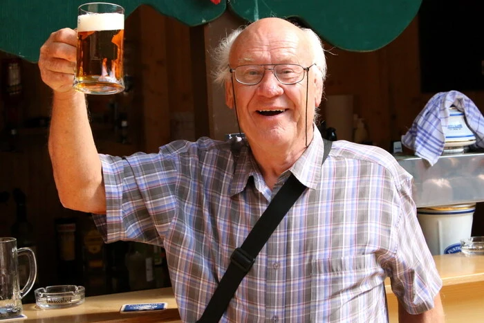 Das passende Getränk zur Stelze: ein Bier