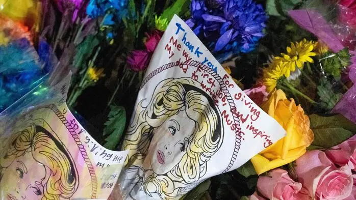 Dolly Parton ist tot – Stars erinnern an eine Ikone