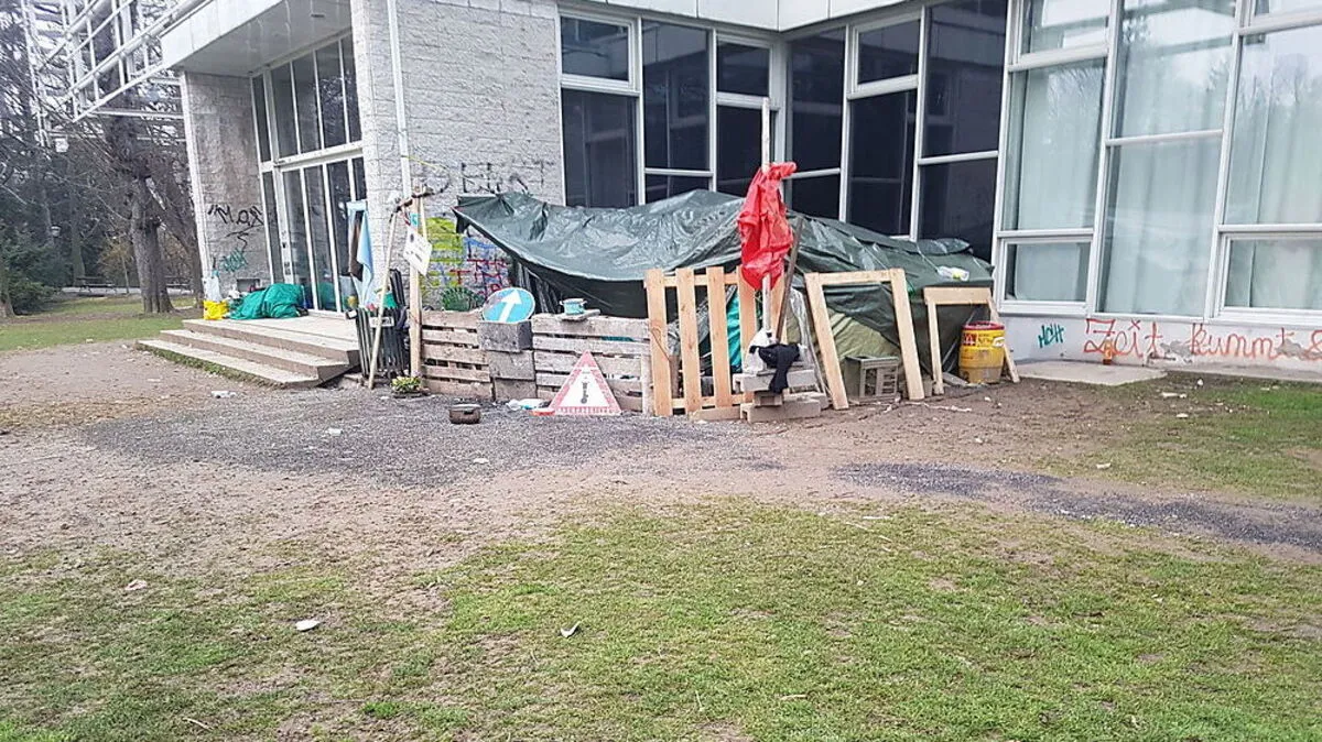 Der illegale Campingplatz vor dem Forum Stadtpark wurde am Dienstag geräumt