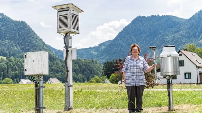 Maria Maunz bei der Messstelle der Zentralanstalt für Meteorologie