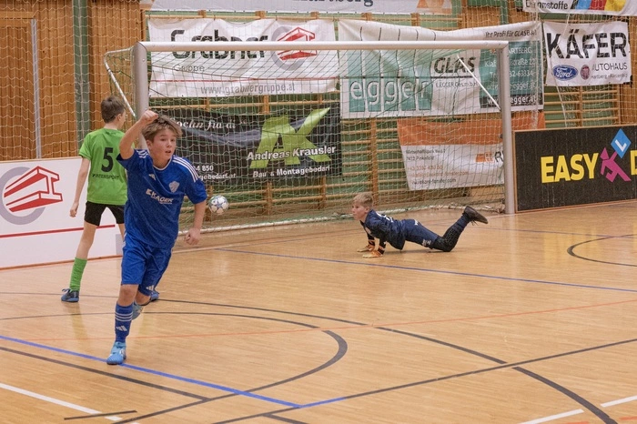 Von 2. bis 4. Jänner findet in der Stadtwerke Hartberghalle das 33. Hallenfußball Turnier der Juniors Hartberg mit internationaler Beteiligung statt. Schon am ersten Spieltag gab es bis in die Abendstunden spannende Spiele, Tagessieger wurde das Team Hartberg Juniors. Insgesamt sind 140 Mannschaften aus vier Nationen an diesem Turnier beteiligt.