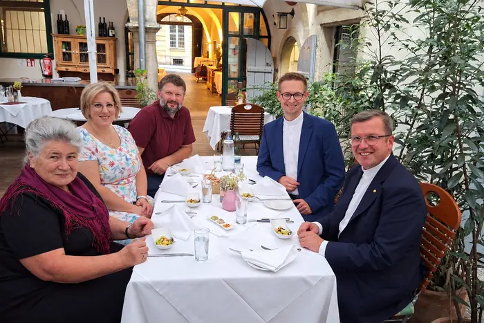 Beim Pfarrfest in Trofaiach gewann Vroni Heiland ein Familienessen mit Weihbischof Johannes Freitag in Graz - und nun wurde es eingelöst.