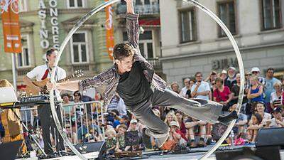 Die Akrobatik kommt bei Festival „La Strada“ mit Aufführungen in der Süd- und Weststeiermark nicht zu kurz