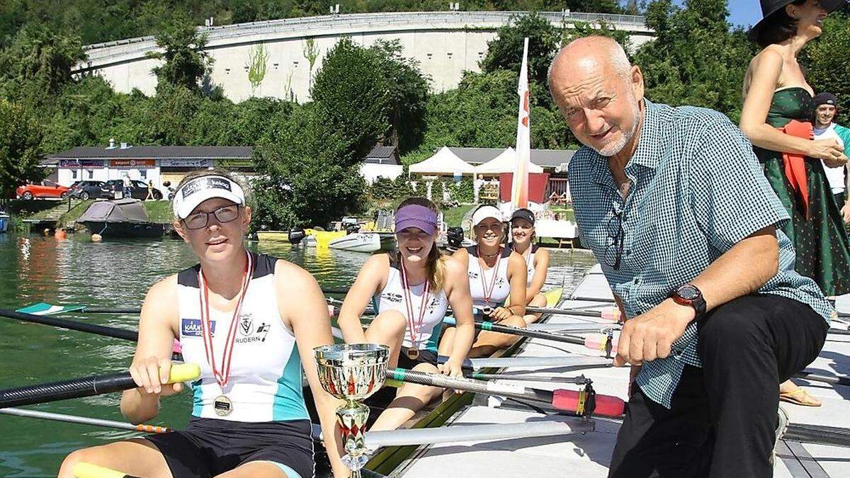 Johanna Kristof, Annika Schildberger, Anna Ulrich, Anna Werzi mit Sektionsleiter Erwin Werkl 