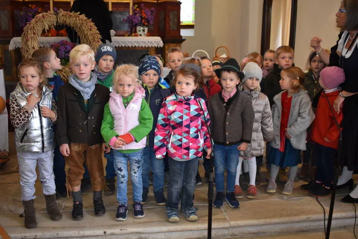 Die Kinder vom Kindergarten Waiern begleiteten den Gottesdienst musikalisch.