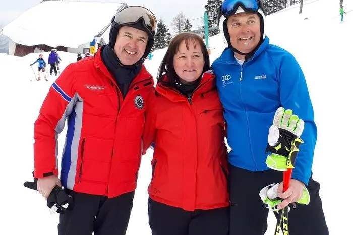 Bei der Siegerehrung der stolzen Gewinner am Pirkdorfer See konnte der Bezirksfeuerwehrkommandant gemeinsam mit seinem Stellvertreter Werner Opetnik zahlreiche Ehrengäste begrüßen, unter ihnen Bezirkshauptmann Gert Klösch, Bezirkspolizeikommandant Klaus Innerwinkler sowie Franz Skuk von den Petzen Bergbahnen.