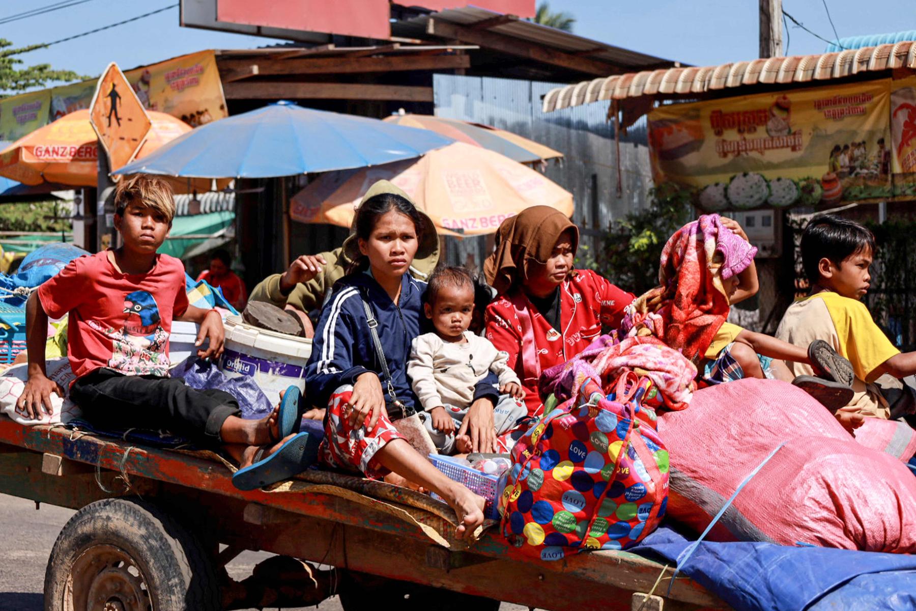 Kämpfe weiten sich aus: Thailand fliegt Luftangriffe auf Kambodscha