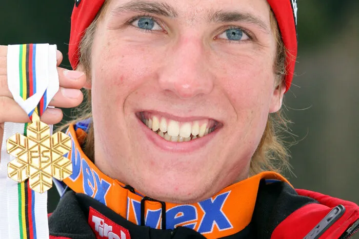 2007 wurde Hirscher in Altenmarkt/Zauchensee Juniorenweltmeister im Riesentorlauf. Im Slalom wurde er Zweiter.
