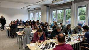Im bit-Schulungszentrum liefern sich 200 Schachfreundinnen und Freunde diese Woche täglich Duelle