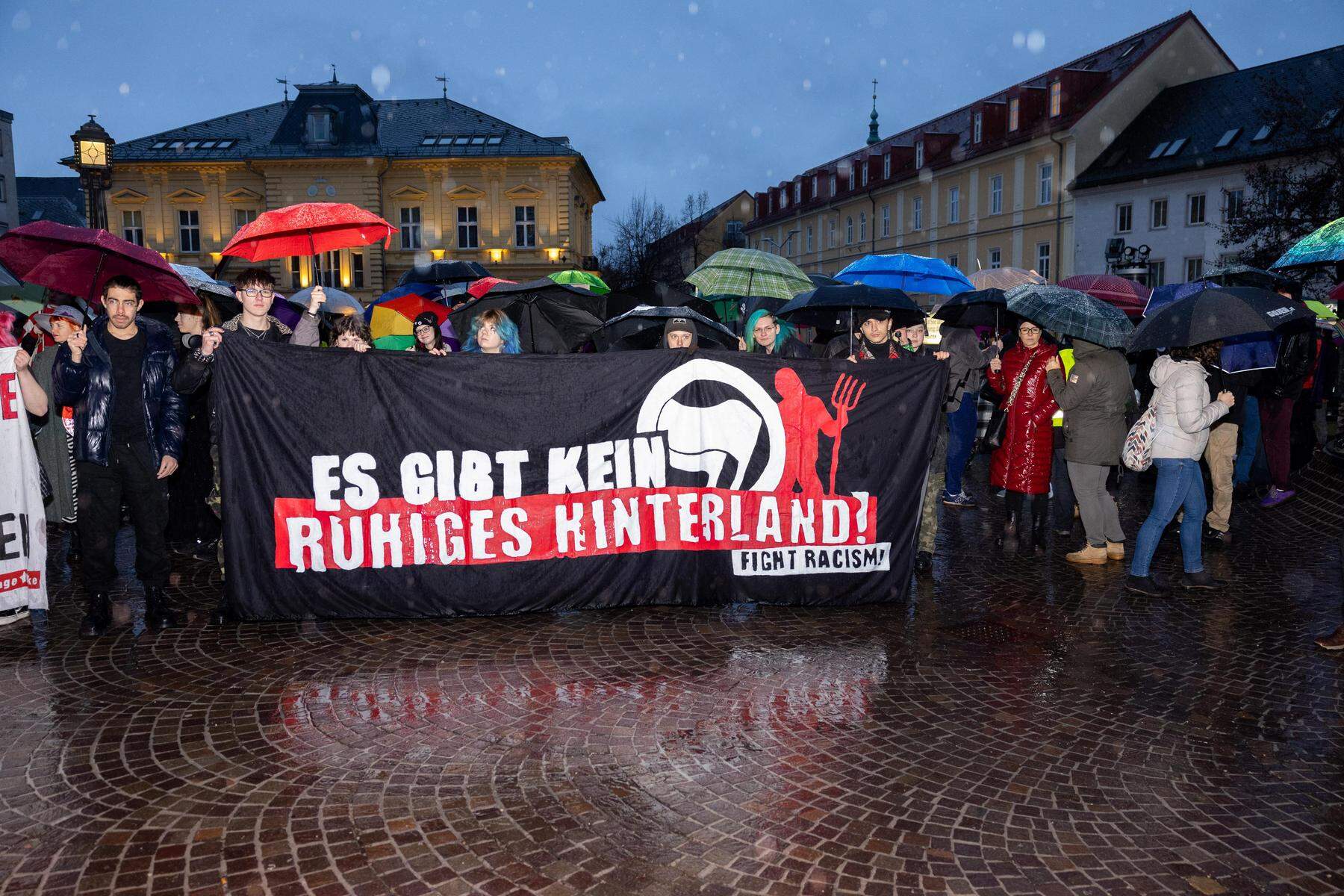 „Bella Ciao“: Hunderte kamen zur „Demo gegen Rechts“ nach Klagenfurt
