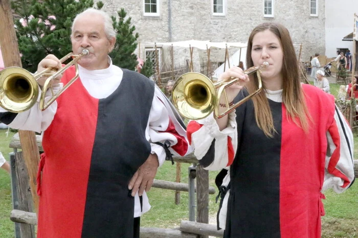 Auch mittelalterliche Musiker und Tänzer, sowie Trommler- und Fanfarengruppen durften da nicht fehlen. 