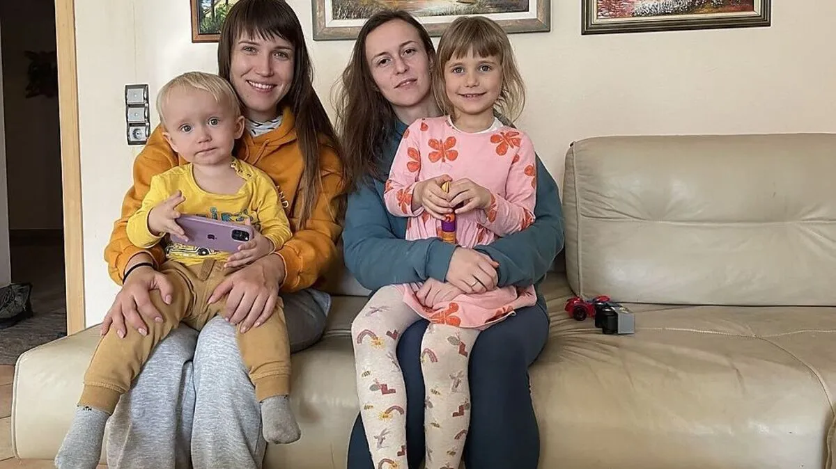 Natalia mit Platon und Daria mit ihrer Tochter Solomiya