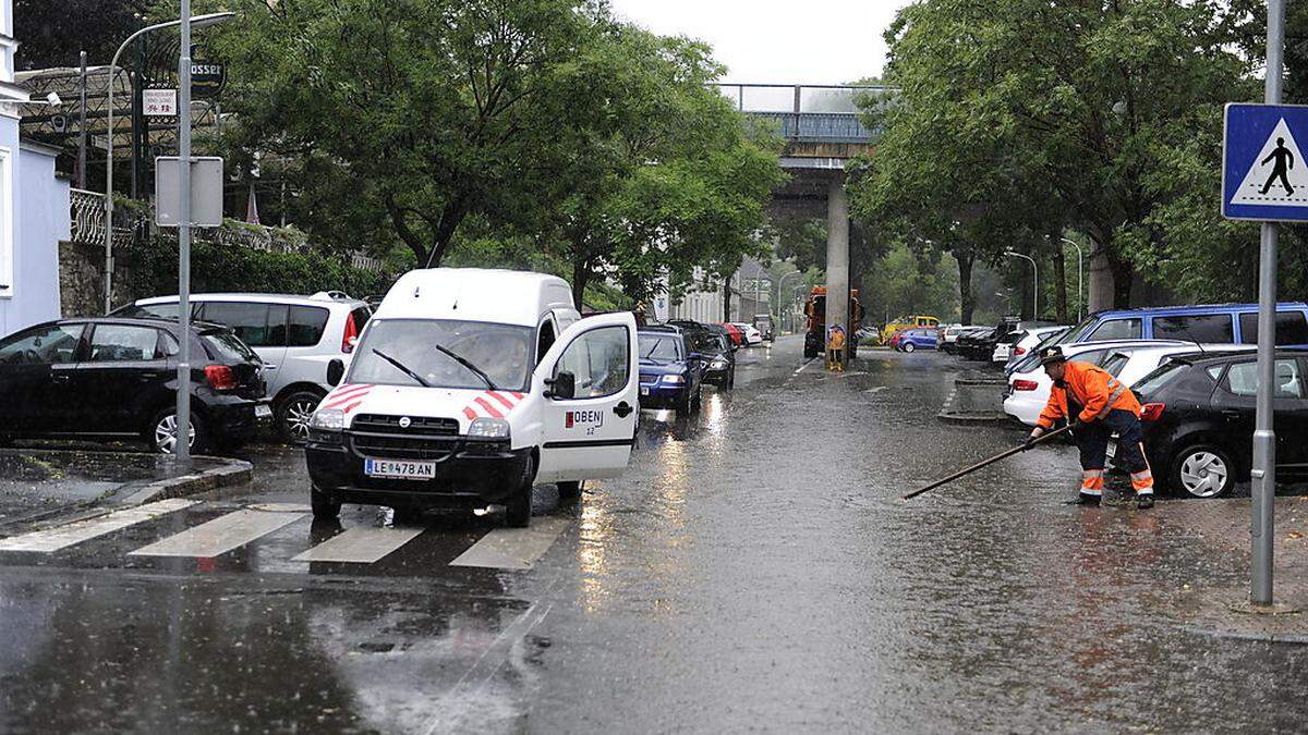  Die Gösserstraße in Leoben war bei der Unterführung der B115 überflutet