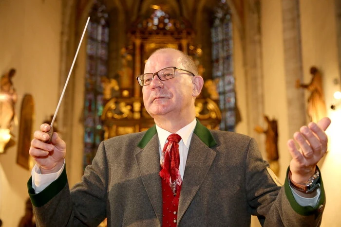 .....unter Kapellmeister Günther "Flöte" Pachler (Foto) lud zum Chor- und Orchesterkonzert.